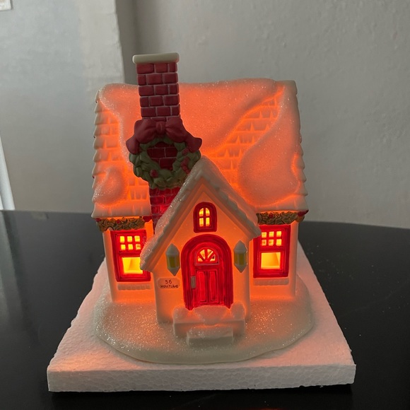Department 56 Simple Traditions Holly Lane Lighted House - Picture 1 of 9